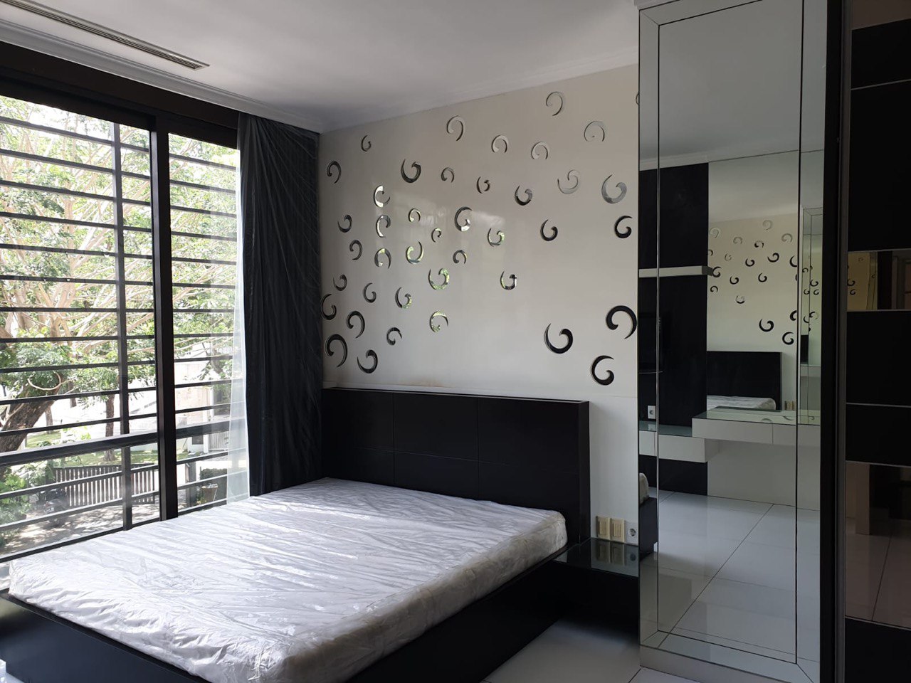 Dijual Rumah Mewah Strategis Siap Huni di Platinum Graha Family Surabaya Barat - Thumbnail 3