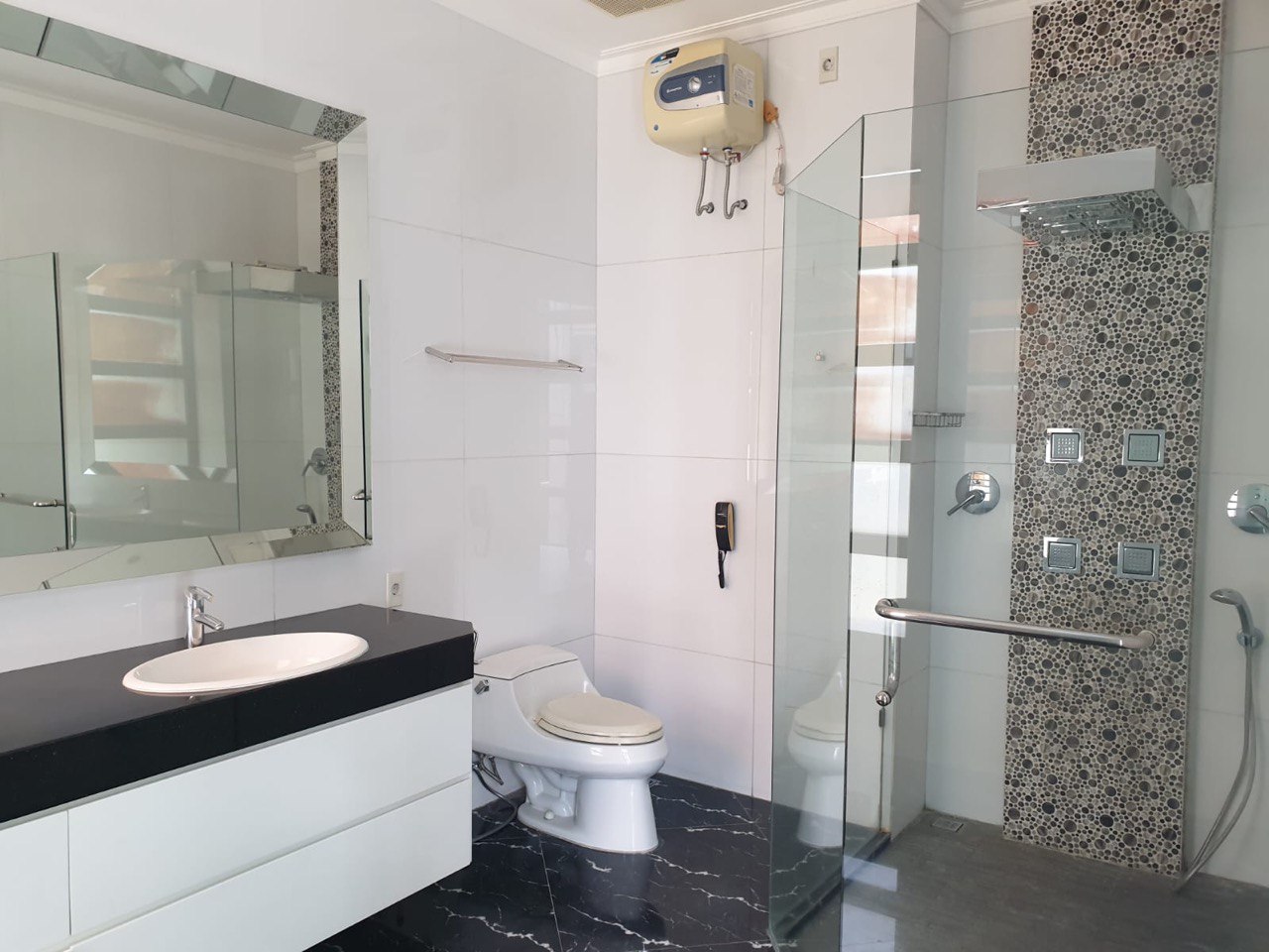Dijual Rumah Mewah Strategis Siap Huni di Platinum Graha Family Surabaya Barat - Thumbnail 8