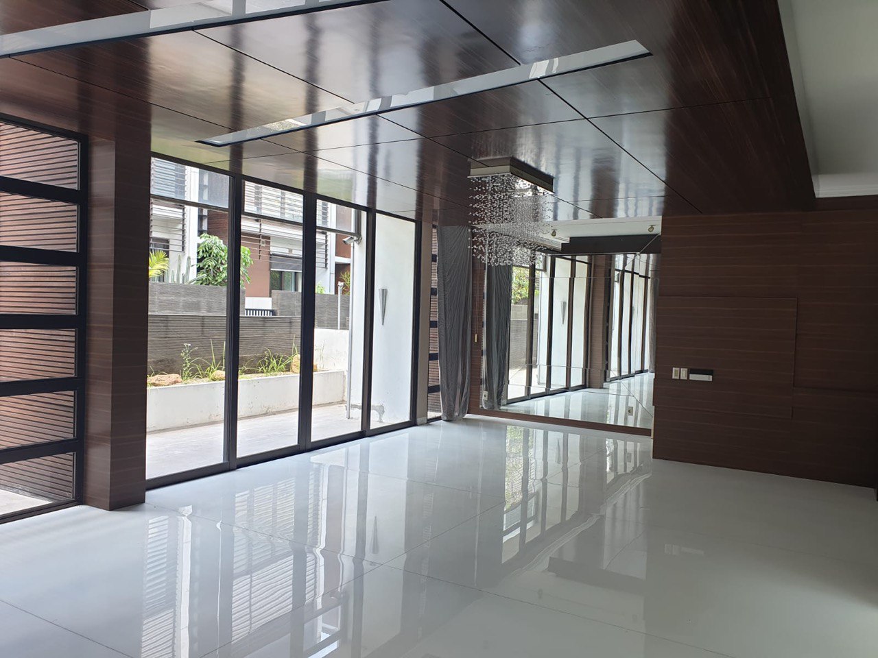 Dijual Rumah Mewah Siap Huni di Platinum Graha Family Surabaya Barat - Image 1
