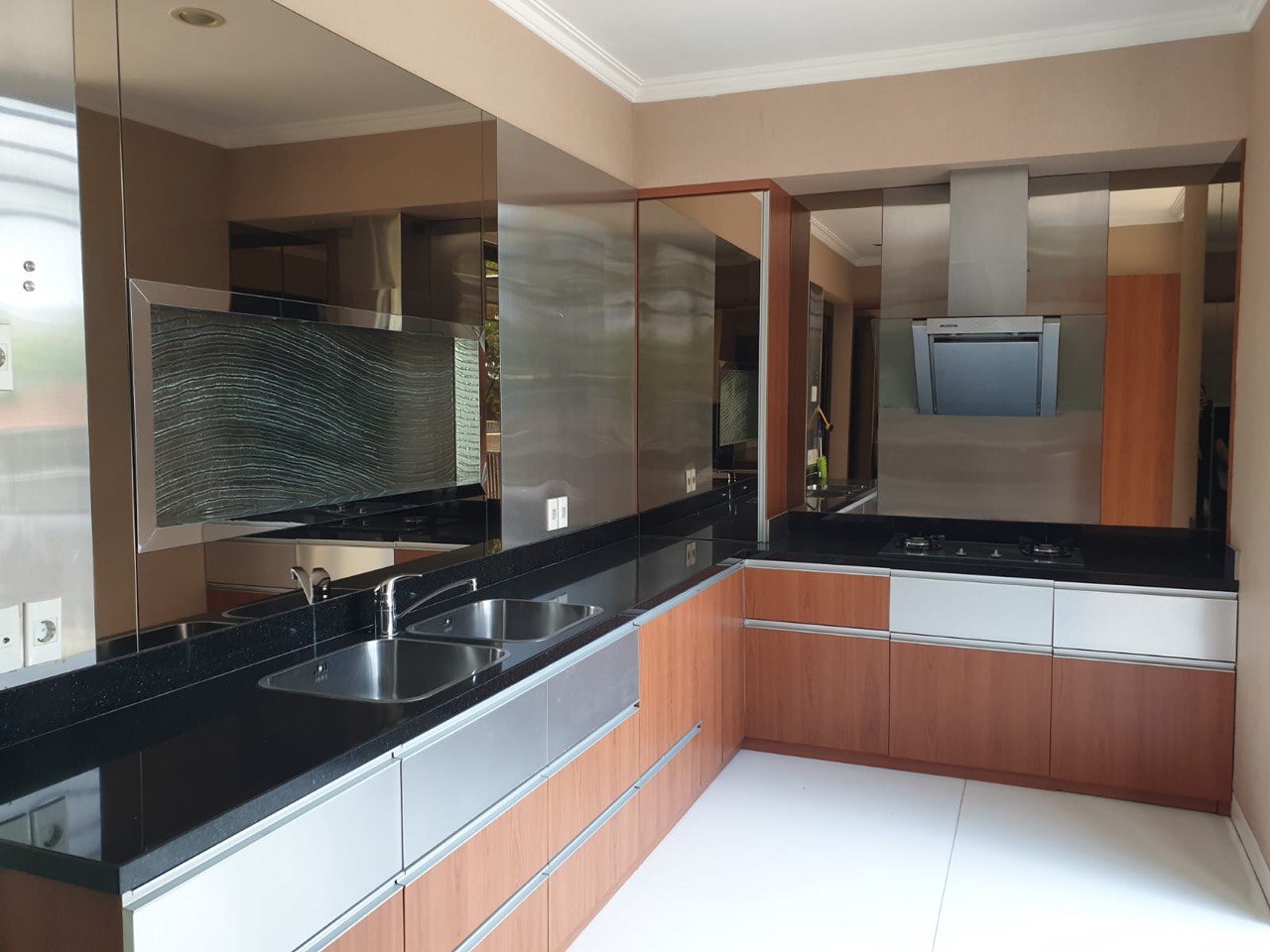Dijual Rumah Mewah Siap Huni di Platinum Graha Family Surabaya Barat - Thumbnail 7