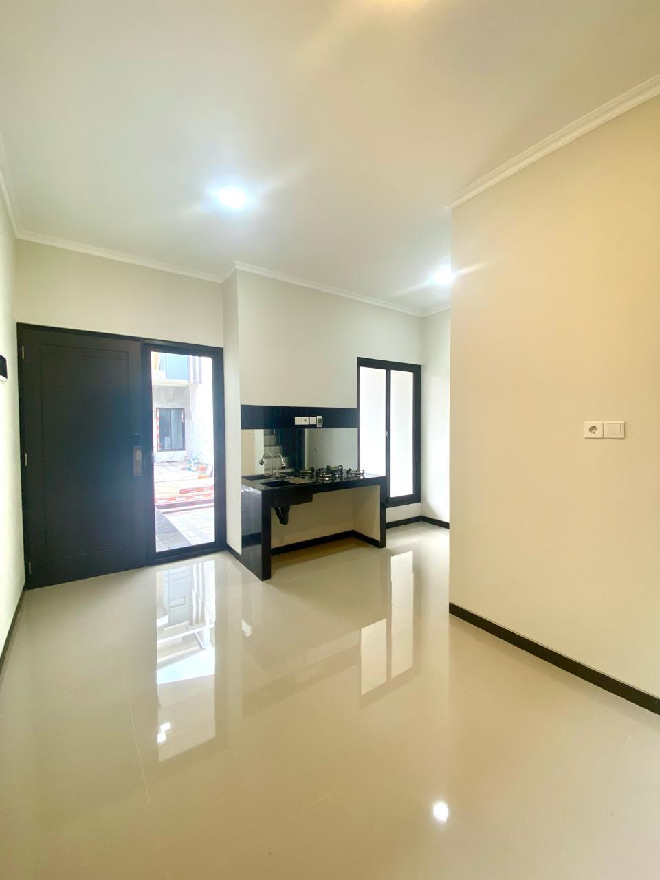 Dijual/Disewakan Rumah Baru 2 Lantai Lokasi Strategis di Kutisari Surabaya Selatan - Thumbnail 2