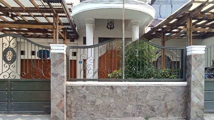 Dijual Rumah Siap Huni Strategis Lokasi Karangrejo Surabaya Selatan - Image 1