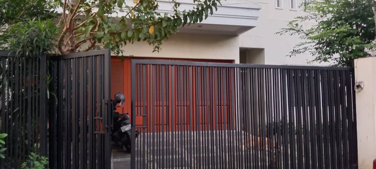 Dijual Rumah Besar 2 Lantai Lokasi di Kawasan Premium Rungkut Asri Timur Surabaya Timur - Image 1