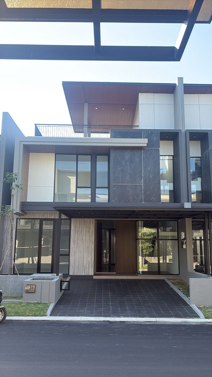 Disewakan Rumah Baru Gress di District 9 Citraland Surabaya Barat - Image 1