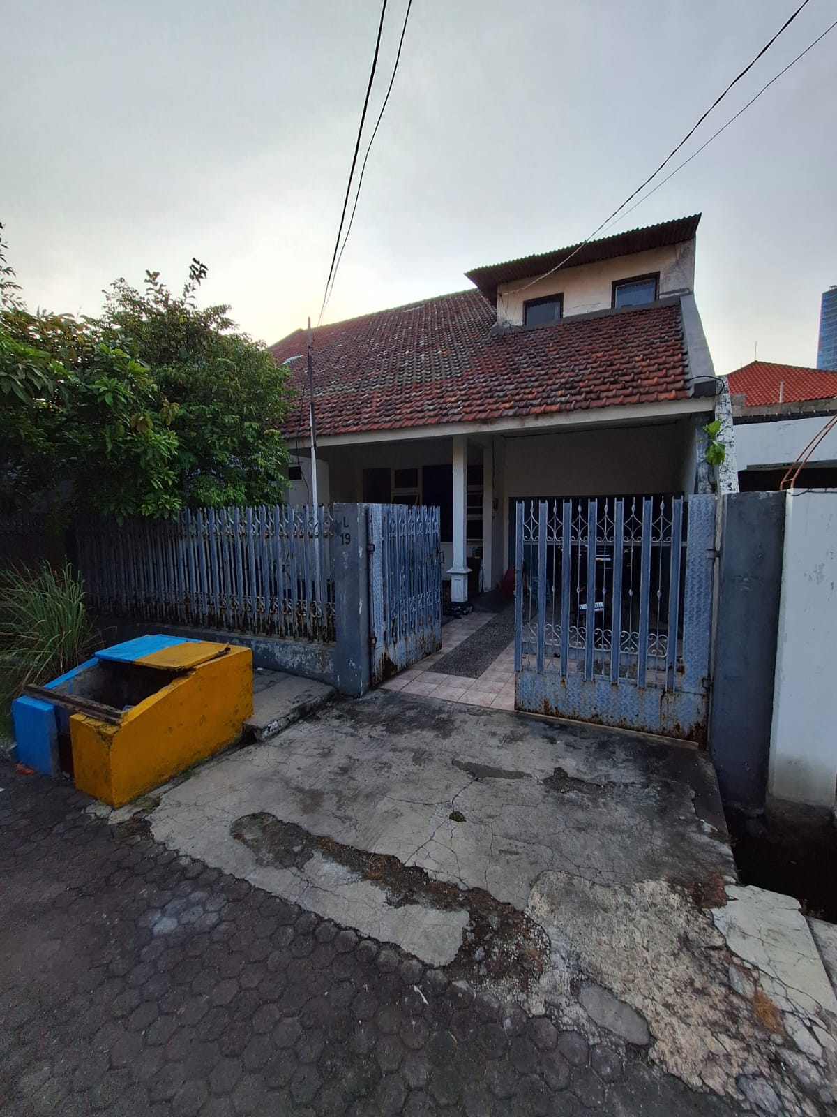 Dijual Rumah Strategis Siap Huni Lokasi Tenggilis Tengah Surabaya Timur - Image 1