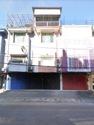 Disewakan Ruko 4 Lantai Lokasi Strategis Raya Klampis Jaya Surabaya Timur - Image 1