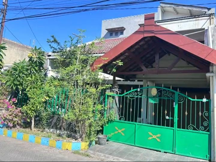 Dijual Rumah Asri 3 Lantai di Wilayah Kutisari Indah Barat Surabaya Selatan - Image 1