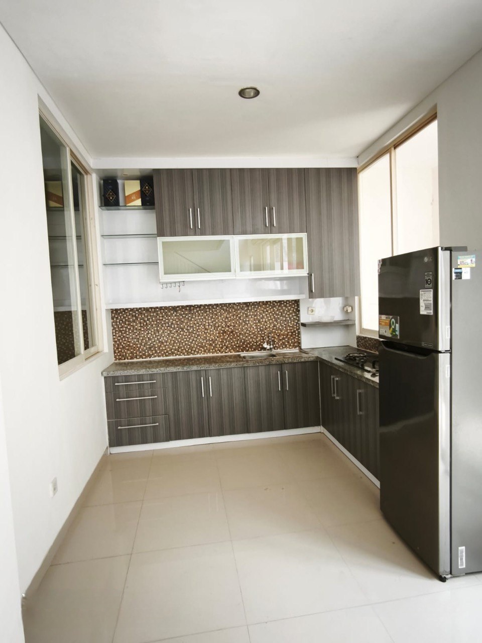 Dijual/disewakan Rumah Bagus Furnished di Long Beach Pakuwon City Surabaya Timur - Thumbnail 3
