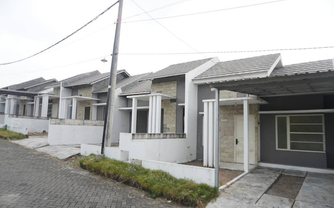 Dijual Rumah Baru Dekat Dengan Pusat Pendidikan di Dewe Residence Gresik - Thumbnail 3