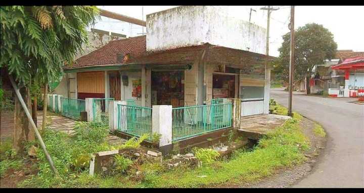 Dijual Rumah dan Toko Strategis di Jalan Raya Mayang Jember - Image 1