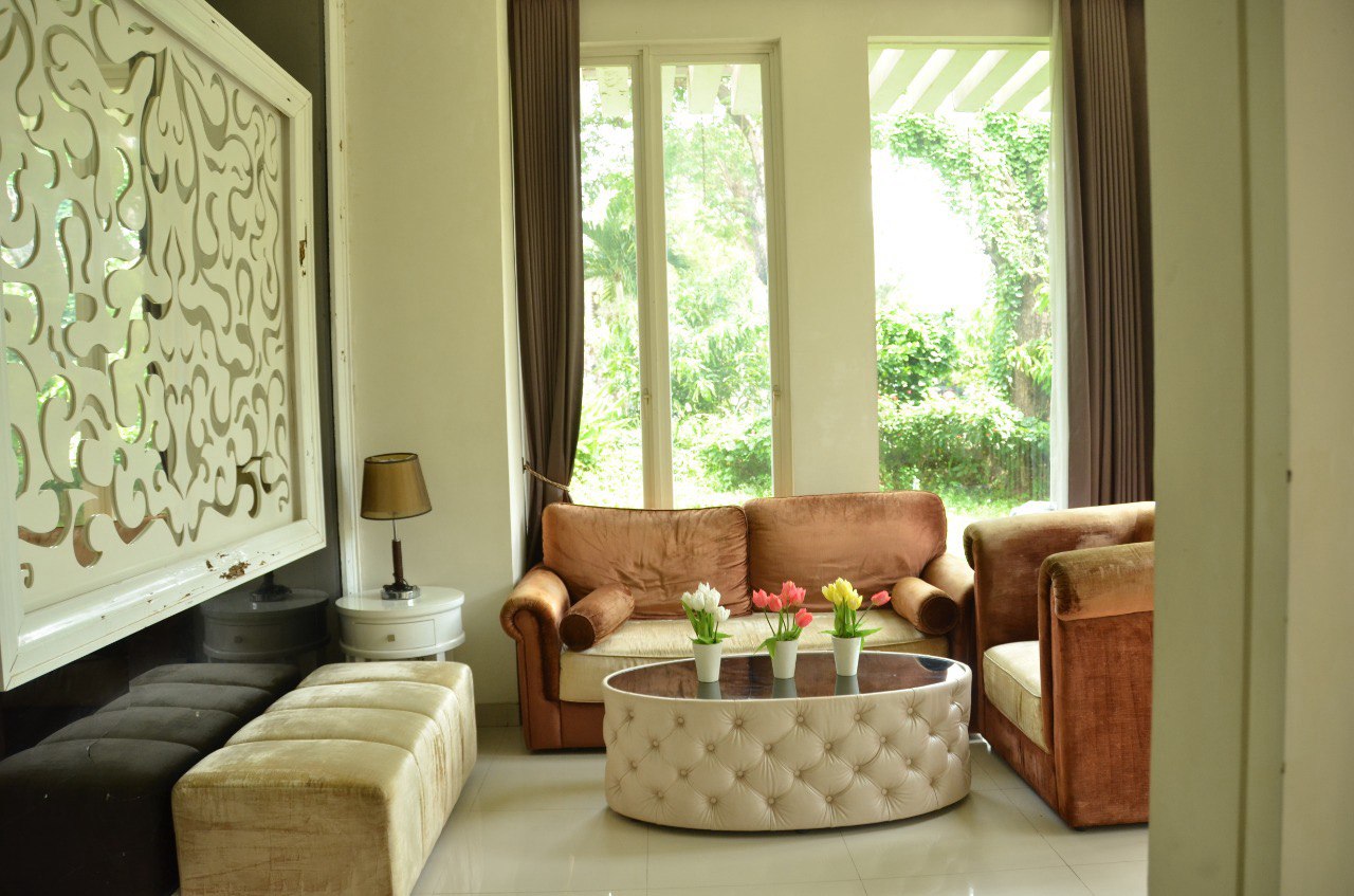 Dijual Rumah Mewah Minimalis di Malibu Beach Pakuwon City Surabaya Timur - Image 1