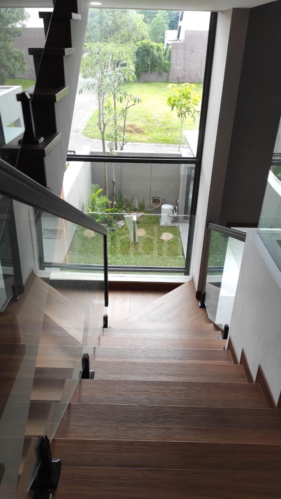 Dijual Rumah Strategis Premium Spec di Wilayah Citraland Woodland Surabaya Barat - Thumbnail 3