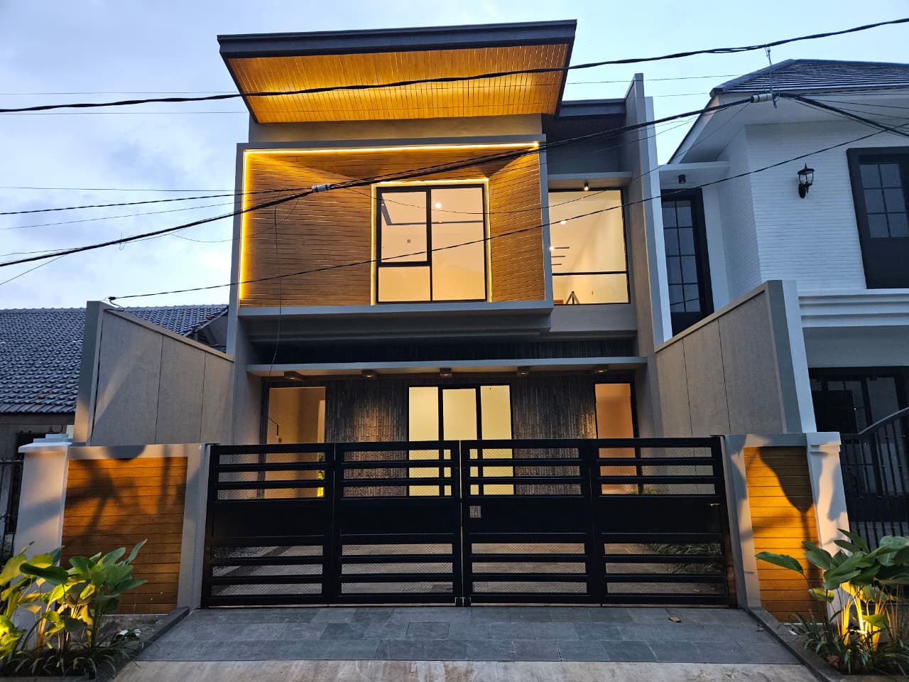 Dijual Rumah Minimalis Mewah di Rungkut Asri Surabaya Selatan - Image 1