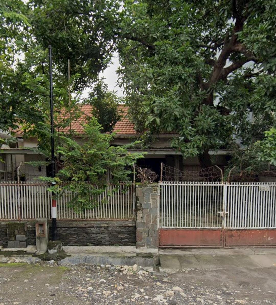 Dijual Rumah Premium di Jalan Sumatra Surabaya Pusat - Image 1