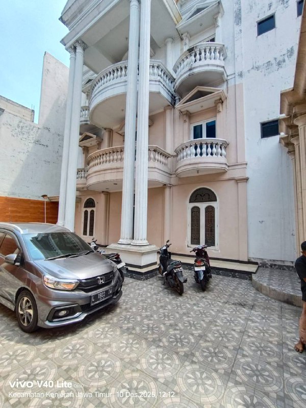 Dijual Rumah Nyaman Strategis di Jalan Kedinding Lor Surabaya Utara - Image 1