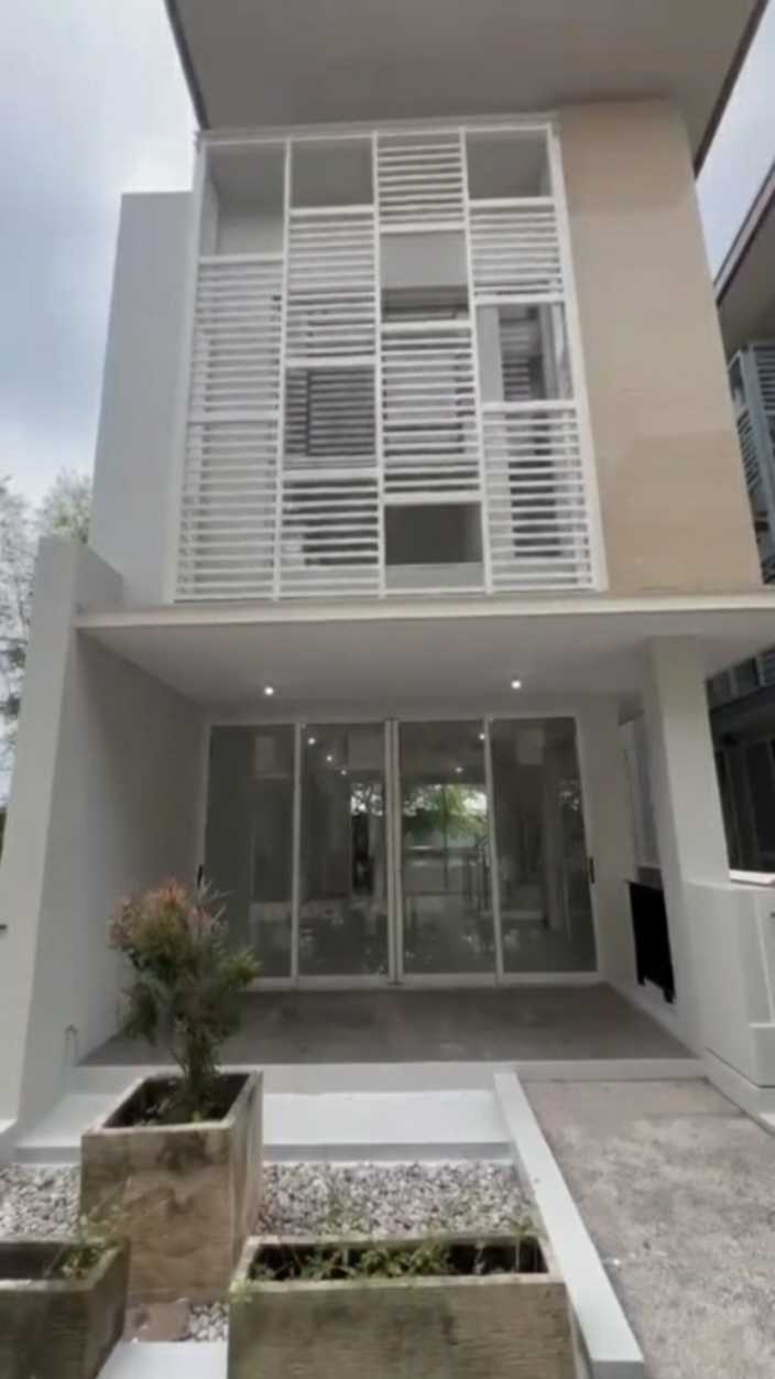Dijual Rumah Nyaman di Bawah Modal Cluster Notredame Wisata Bukit Mas Surabaya Barat (rob) - Image 1
