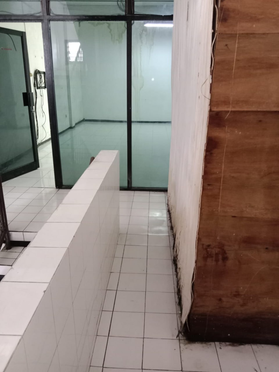 Dijual Ruko 4 Lantai Strategis di Jalan Tambak Sari Surabaya Timur - Thumbnail 3