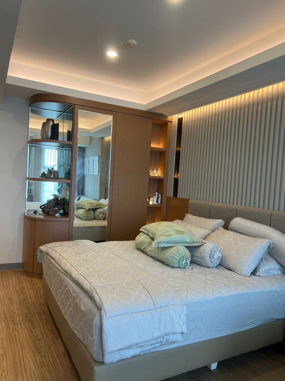Disewakan Apartemen Mewah Full Furnished di Benson Surabaya Barat - Thumbnail 4