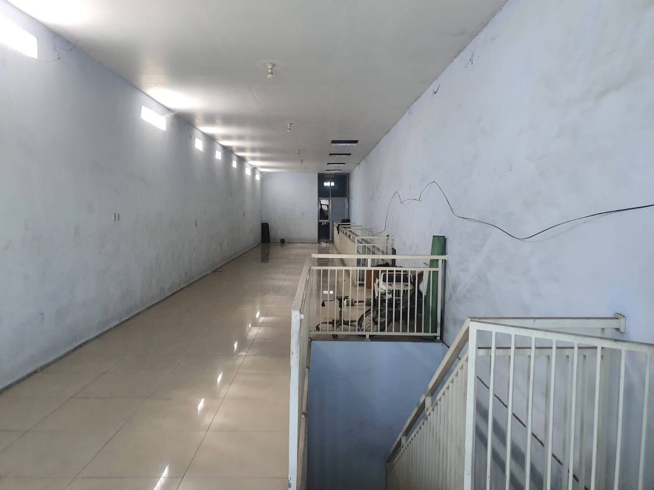 Dijual Ruko 2 Lantai  Lokasi Strategis di Jalan Kedinding Surabaya Utara - Thumbnail 2