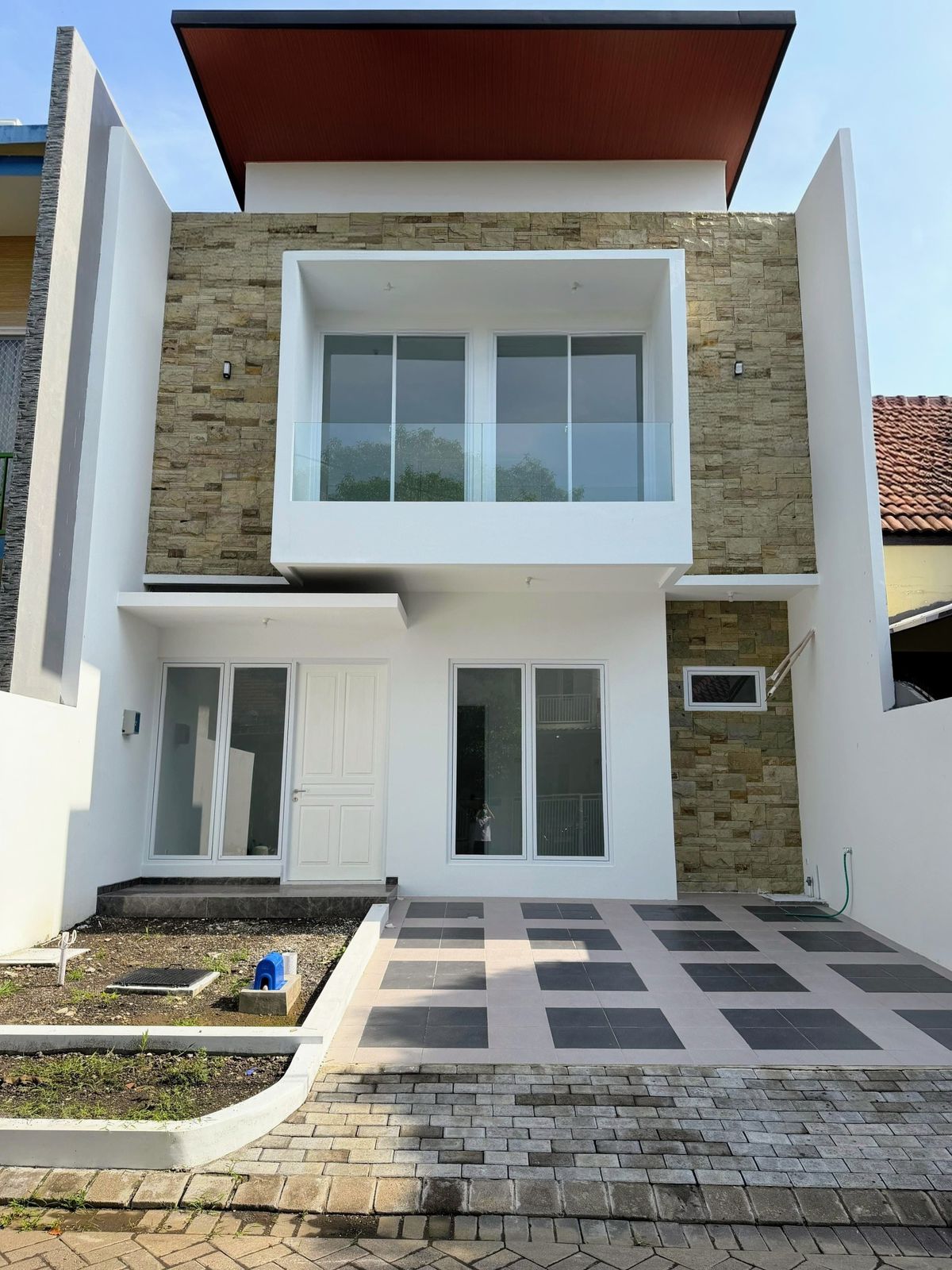 Dijual rumah Strategis di kawasan Bukit Palma dengan konsep modern minimalis, 2 lantai baru gress, luas dan siap huni Surabaya Barat - Image 1