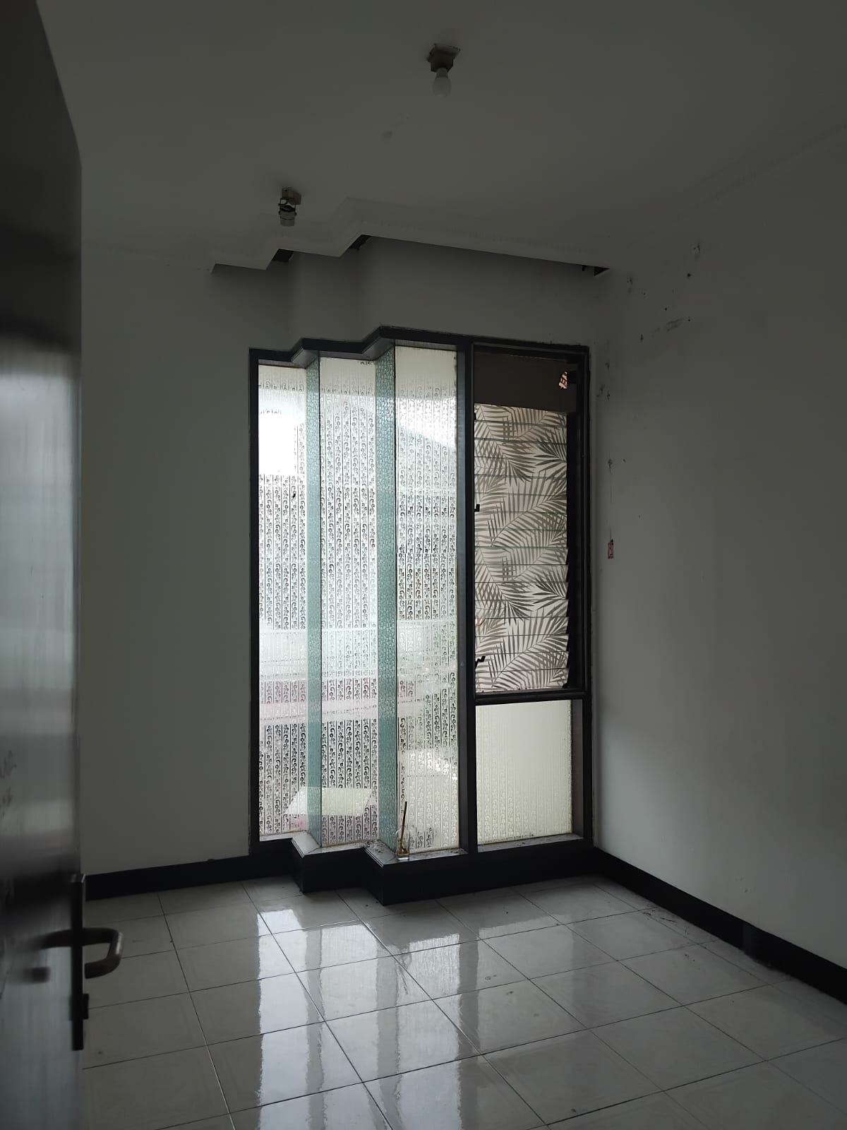 Disewakan Rumah Strategis 2 Lantai Siap Huni di Taman Pondok Indah Surabaya Barat - Thumbnail 3