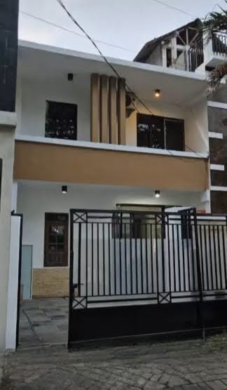 Dijual Murah Rumah Strategis 2 Lantai Siap Huni di Babatan Pratama – Wiyung, Surabaya Barat - Image 1
