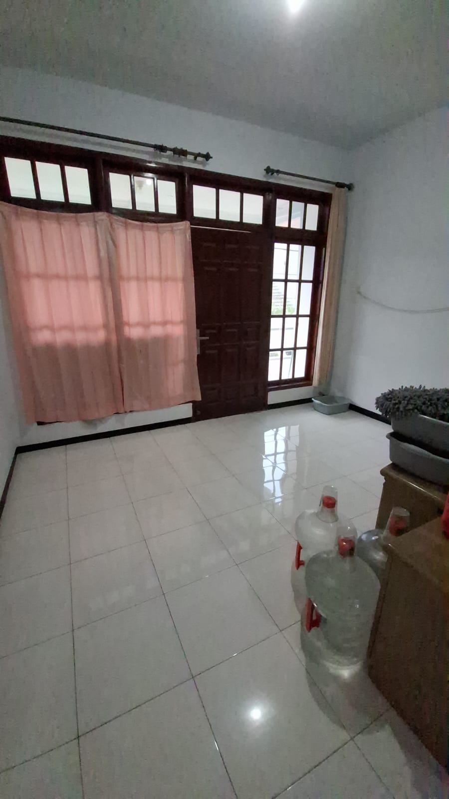 Dijual Rumah Strategis 2 Lantai Siap Huni di Taman Pondok Indah Wiyung Surabaya Barat - Thumbnail 2