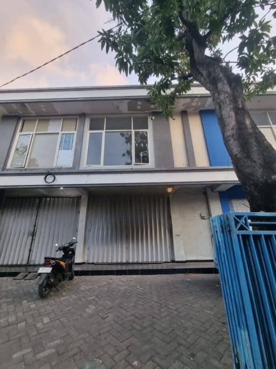 Disewakan Ruko Strategis di Dukuh Kupang Timur – Surabaya Barat - Image 1