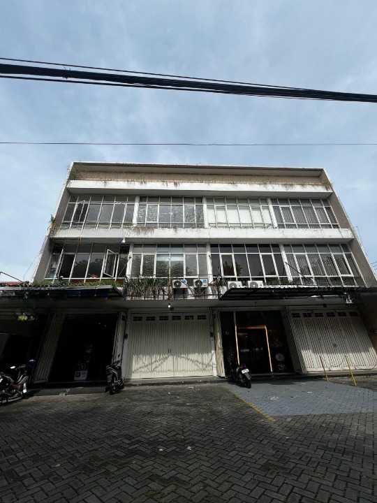 Dijual/Disewakan Ruko 3 Lantai Strategis di Rungkut Asri Tengah Surabaya Selatan - Image 1