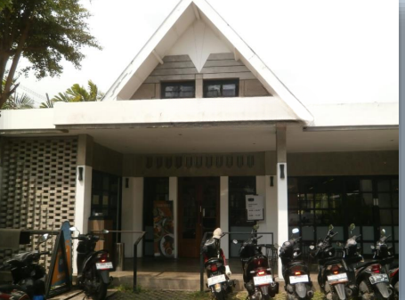 Dijual Bangunan Rumah Cafe Strategis di Ciamanuk Surabaya Pusat - Image 1