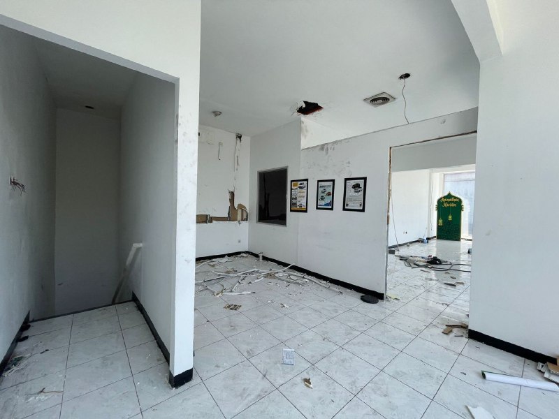 Disewakan Gedung Showroom Lokasi Usaha Premium di HR Muhammad Surabaya Barat - Thumbnail 7