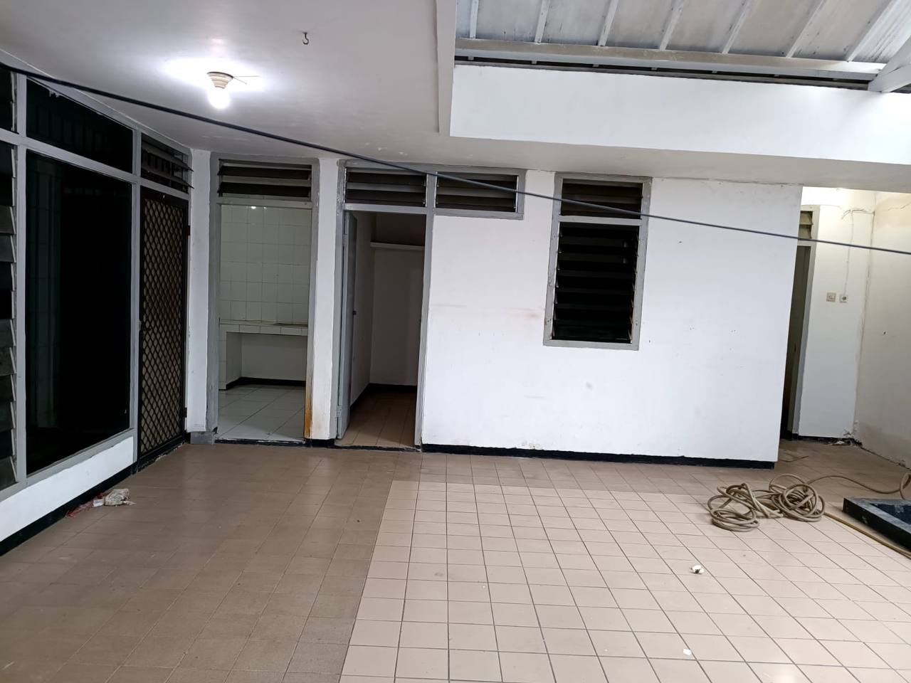 Dijual Rumah Siap Pakai di Jalan Babatan Pantai Utara Surabaya Timur - Thumbnail 5