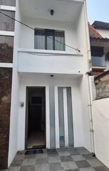 Dijual Rumah 3 Lantai Siap Huni di Babatan Pratama Surabaya Barat - Image 1
