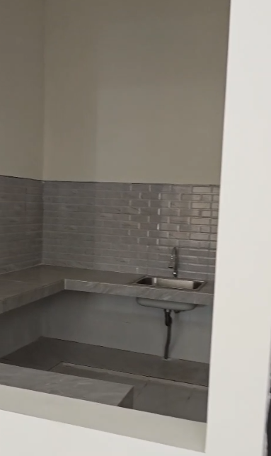 Disewakan Rumah 2 Lantai Luas Siap Huni di Ngagel Jaya Tengah Surabaya Timur - Thumbnail 8