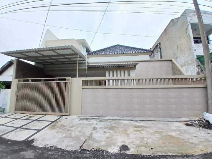 Disewakan Rumah Siap Huni di Jalan Ngagel Jaya Tengah Surabaya Timur - Image 1