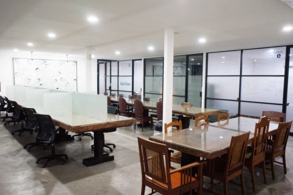 Dijual/Disewakan Rumah Usaha 2 Lantai Strategis di Lidah Wetan Surabaya Utara - Image 1