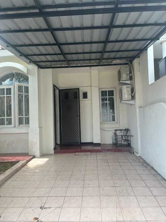 Disewakan Rumah 1 Lantai Strategis di Puri Asri Pakuwon City Surabaya Timur - Image 1