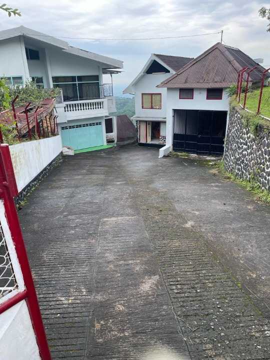 Dijual Villa Mewah 2 Unit Berdampingan di Prigen Pasuruan - Image 1