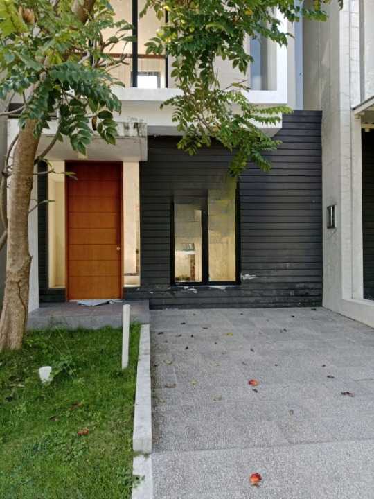 Dijual Rumah Northwest Lake Citraland Surabaya Barat - Image 1