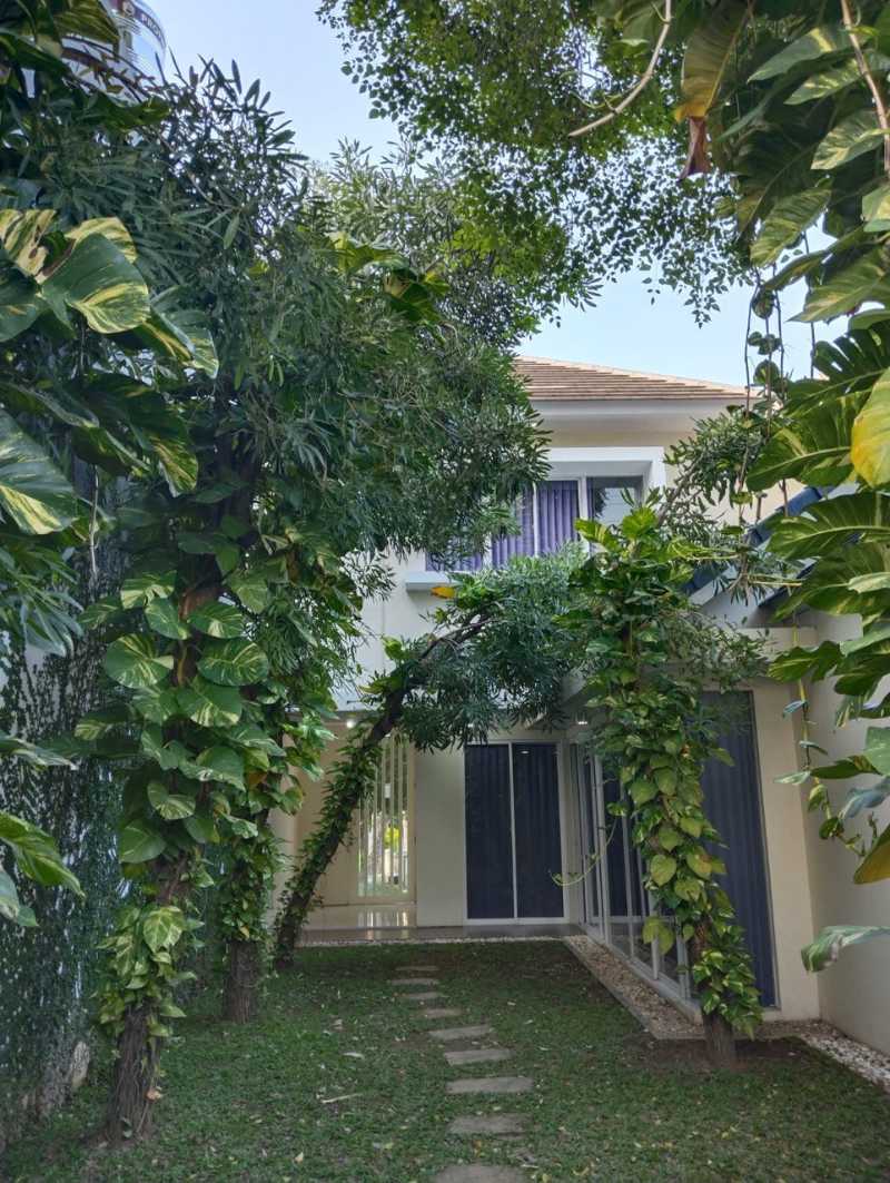 Dijual Rumah Mewah Kawasan Premium di Royal Residence Harewood Surabaya Barat - Image 1