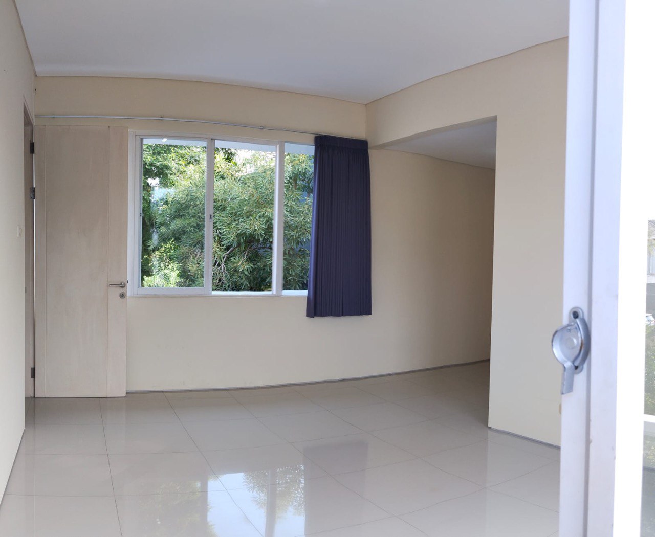 Dijual Rumah Mewah Kawasan Premium di Royal Residence Harewood Surabaya Barat - Thumbnail 3