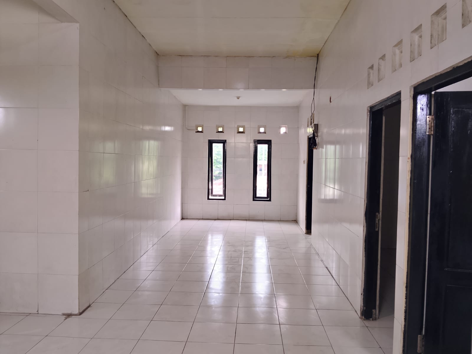 Disewakan Ruko 2 Lantai Luas di Tandes Lor Surabaya Barat - Thumbnail 3