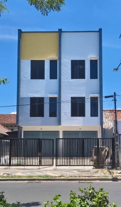 Dijual / Sewa Ruko 3 Lantai Jalan Tambaksari Lokasi Strategis Surabaya Pusat - Image 1