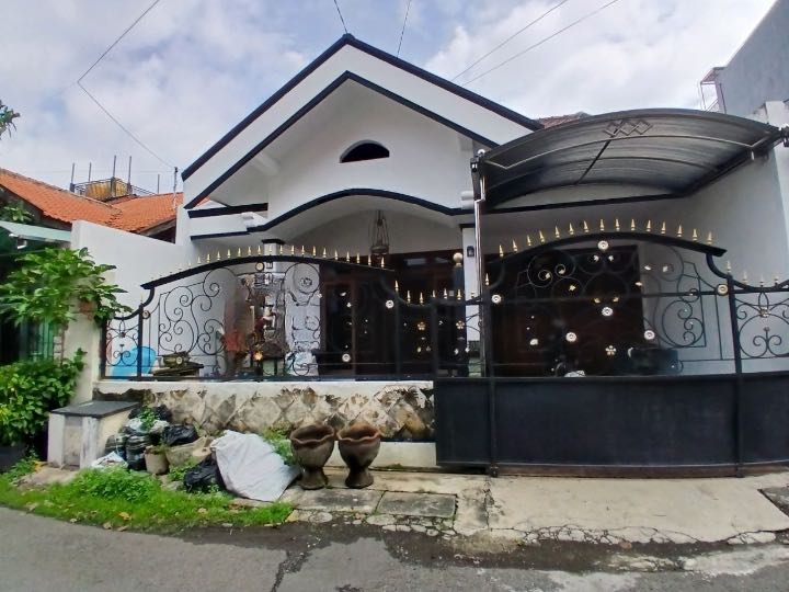 Dijual Rumah Strategis di Jalan Pucang Anom Surabaya Timur - Image 1