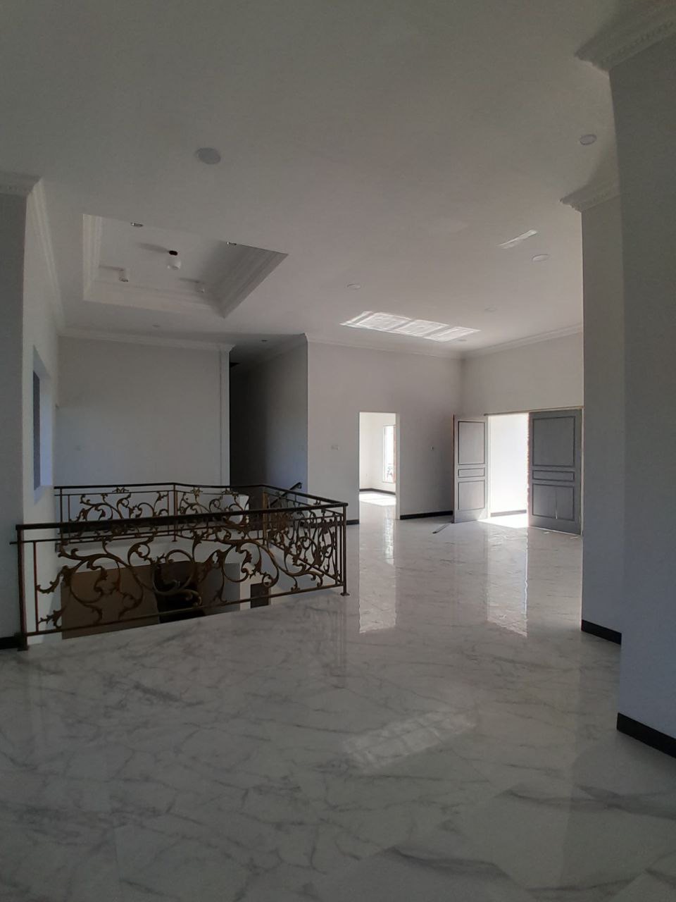 Dijual Rumah Mewah Baru Gress di Jalan Jemur Andayani Surabaya Selatan - Thumbnail 5