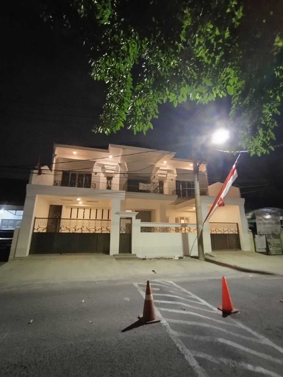 Dijual Rumah Mewah Baru Gress di Jalan Jemur Andayani Surabaya Selatan - Thumbnail 8