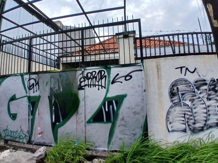 Disewakan Rumah Hook di Jalan Pucang Sewu Surabaya Timur - Image 1