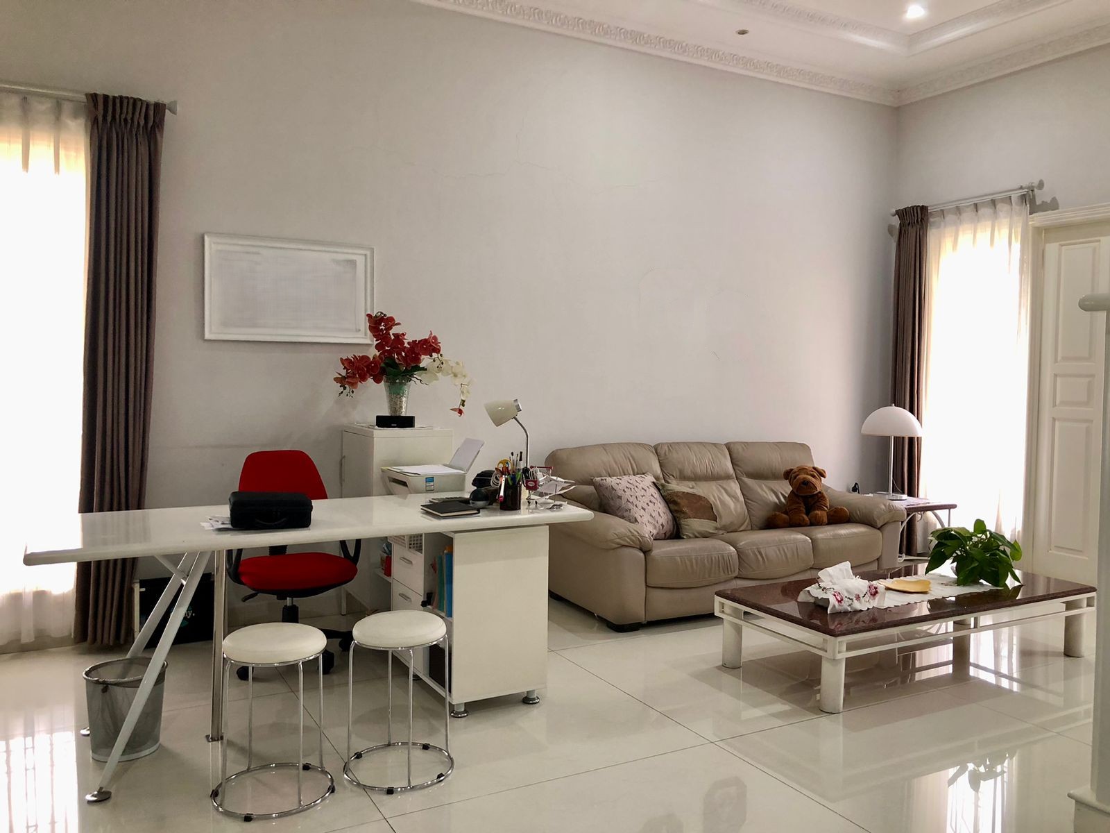 Dijual Rumah Mewah Siap Huni di Graha Famili Surabaya Barat - Image 1