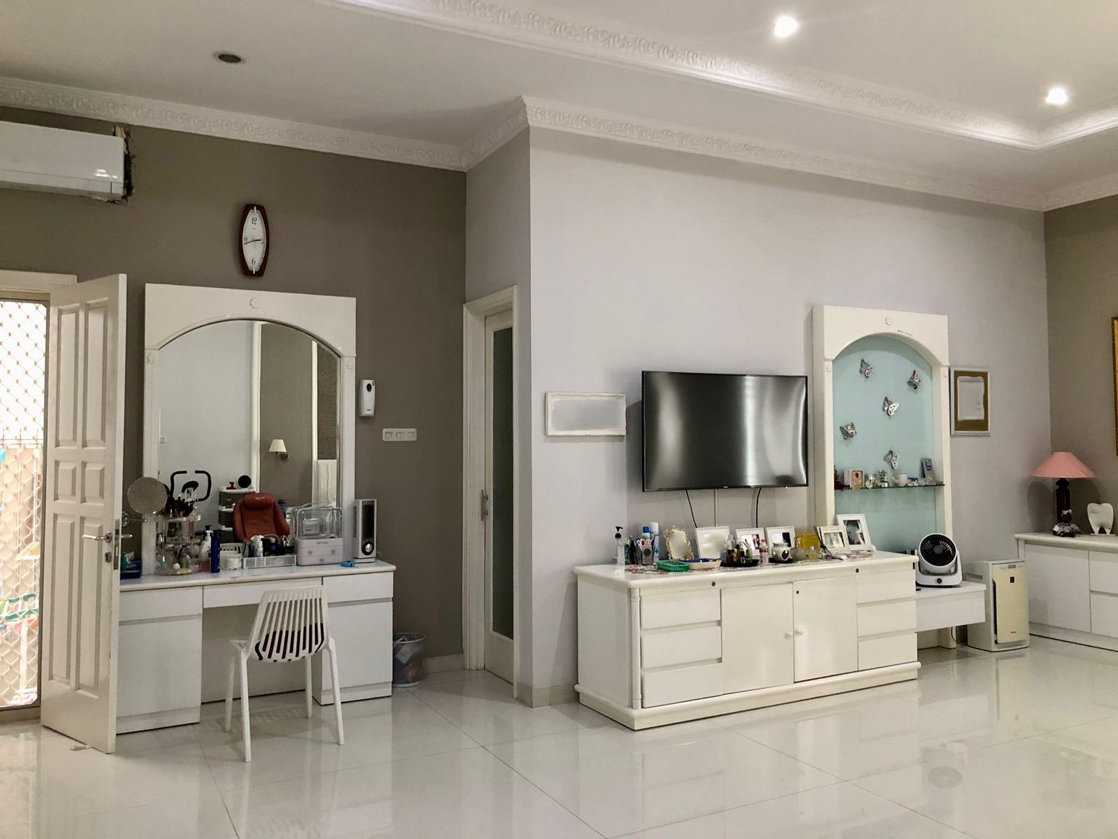 Dijual Rumah Mewah Siap Huni di Graha Famili Surabaya Barat - Thumbnail 6