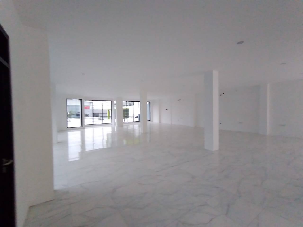 Disewakan Gedung Kenjeran Lokasi Strategis Surabaya Utara - Thumbnail 3